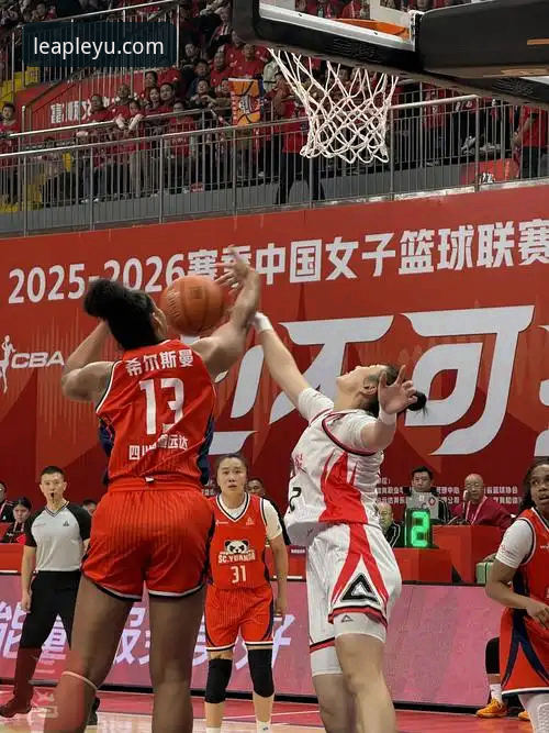 WCBA总决赛G1战报最新动态：四川女篮创纪录大胜，乐鱼体育高清直播呈现赛场细节